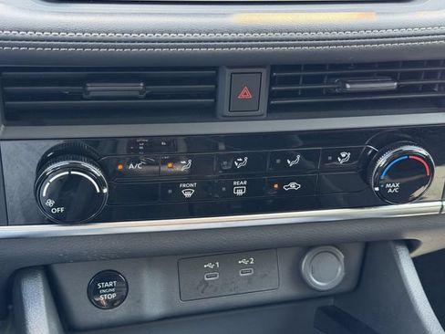 Used 2025 Nissan Rogue S FWD image 12