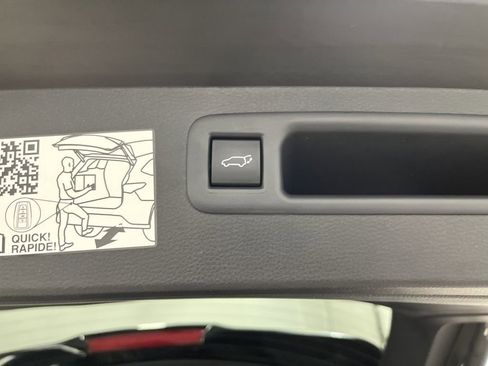 Used 2024 Toyota Highlander XLE image 16