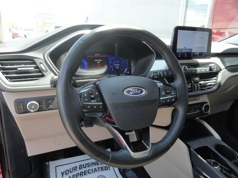 Used 2022 Ford Escape Titanium AWD/4WD image 7