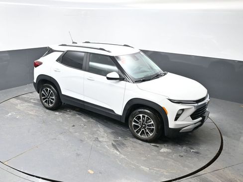 Used 2025 Chevrolet TrailBlazer LT w/ Driver Confidence Package image 42