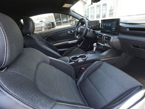 Used 2025 Ford Mustang Coupe RWD image 32