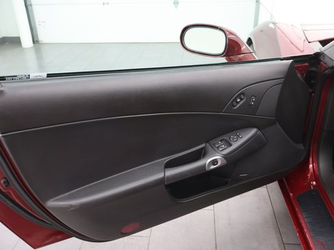 Used 2006 Chevrolet Corvette Convertible w/ Preferred Equipment Group RWD image 26