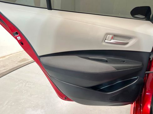 Used 2021 Toyota Corolla LE FWD image 18