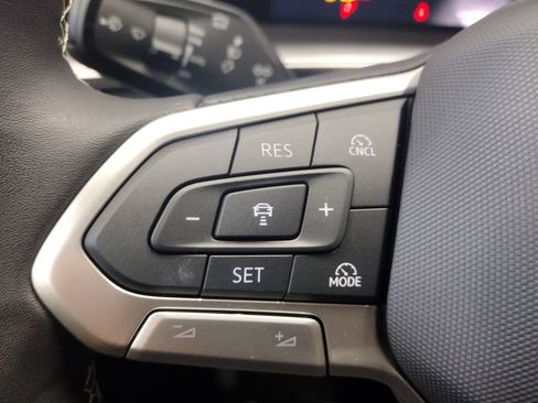 New 2025 Volkswagen Tiguan SE image 22