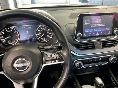 Used 2023 Nissan Altima 2.5 SR FWD image 18