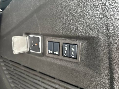 Certified 2025 GMC Yukon Denali image 45