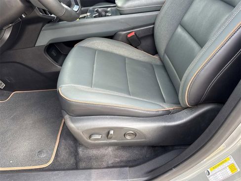 Used 2024 GMC Acadia AT4 w/ Luxury Package image 12