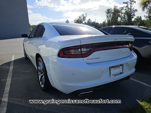 Used 2020 Dodge Charger SXT w/ Plus Group RWD image 7