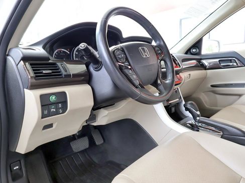 Used 2016 Honda Accord Touring image 35