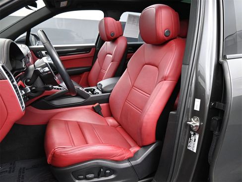 Used 2022 Porsche Cayenne S image 17