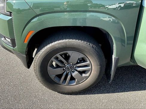 Used 2025 Nissan Frontier SV w/ SV Convenience Package RWD image 9