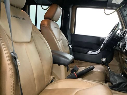 Used 2015 Jeep Wrangler Unlimited Rubicon AWD/4WD image 25