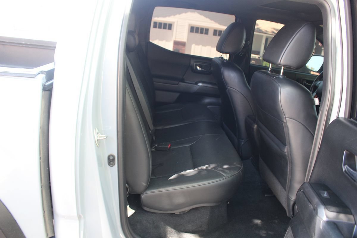 Used 2019 Toyota Tacoma TRD Off-Road AWD/4WD image 14