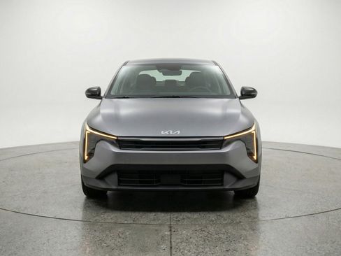 Used 2025 Kia K4 LXS image 2
