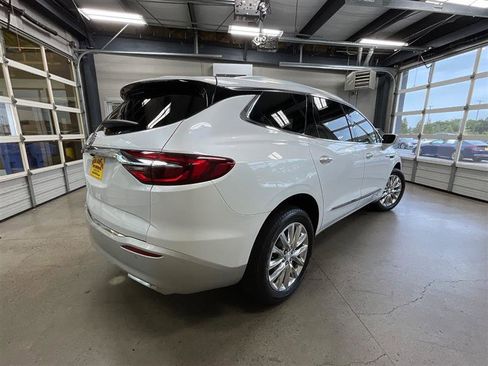 Used 2020 Buick Enclave Essence w/ Sound and Sites Package FWD image 5