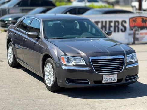 Used 2014 Chrysler 300 RWD image 2