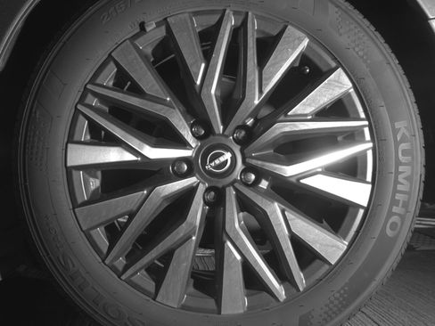 Used 2025 Nissan Altima 2.5 SV FWD image 14