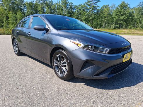 Certified 2024 Kia Forte LXS w/ LXS Technology Package FWD image 3