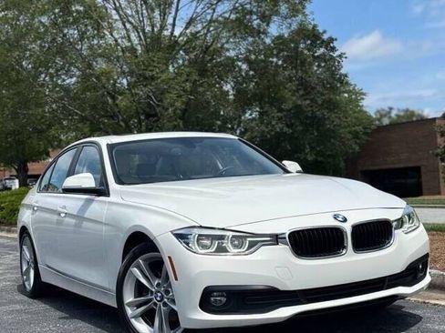 Used 2018 BMW 320i Sedan RWD image 2