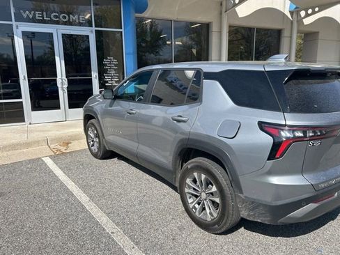 Used 2025 Chevrolet Equinox LT w/ Safety and Technology Package image 2