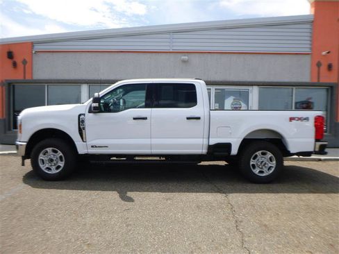 Used 2025 Ford F250 XLT w/ FX4 Off-Road Package AWD/4WD image 2