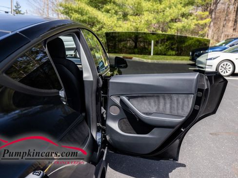Used 2022 Tesla Model Y Long Range image 15