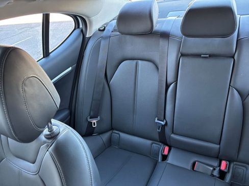 Used 2025 Genesis G70 2.5T image 40