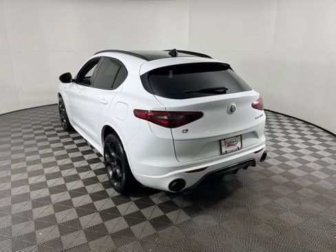 Used 2023 Alfa Romeo Stelvio Veloce image 5