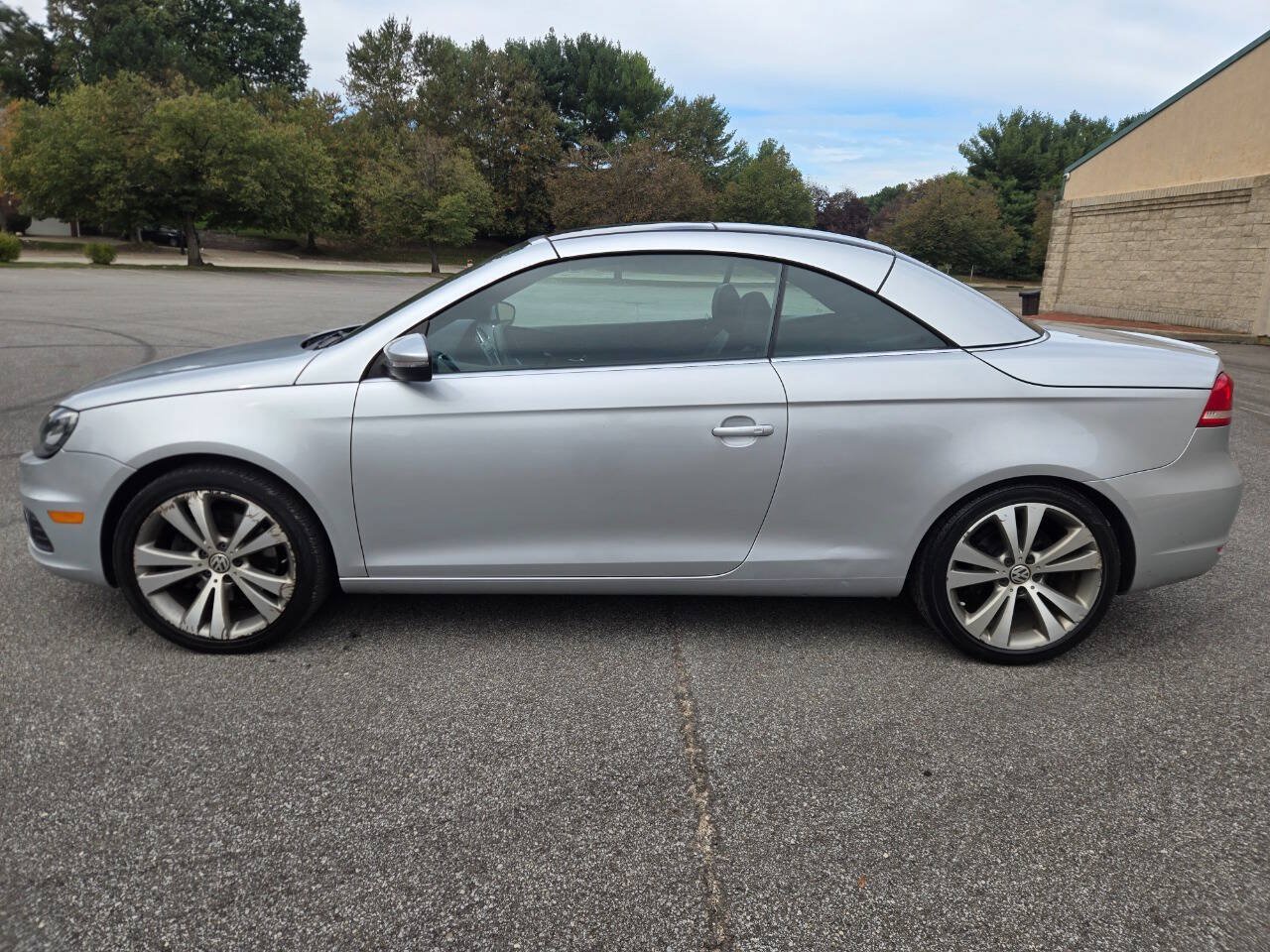 Used 2013 Volkswagen Eos Lux FWD image 4