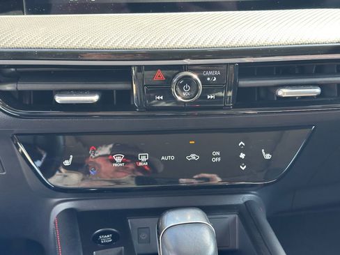 Used 2025 Nissan Kicks SR w/ SR Premium Package image 32