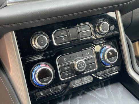 Used 2022 GMC Yukon Denali AWD/4WD image 23