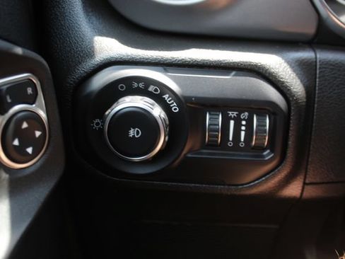 Used 2022 Jeep Wrangler Unlimited Sport AWD/4WD image 16