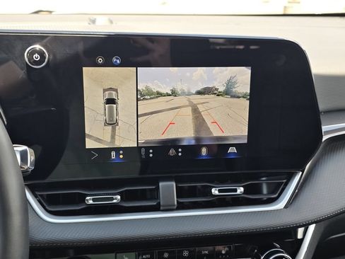 Used 2025 Chevrolet Equinox LT w/ Convenience Package II FWD image 51