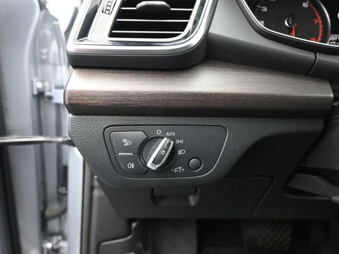 Used 2023 Audi Q5 2.0T Premium w/ Convenience Package image 12