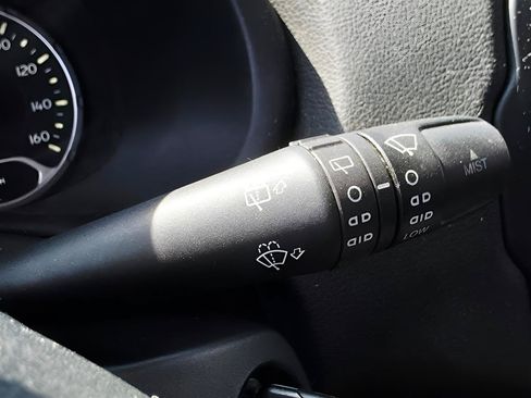 Used 2015 Jeep Renegade Latitude FWD image 24