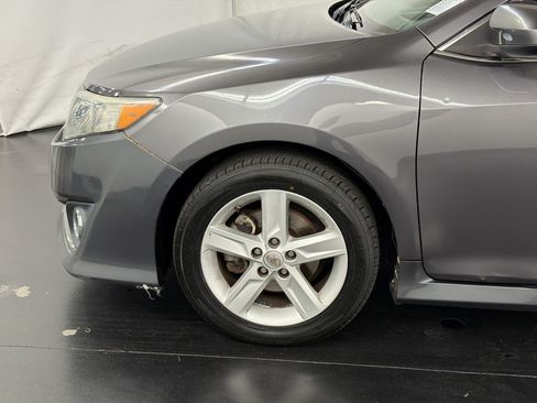 Used 2014 Toyota Camry SE FWD image 12