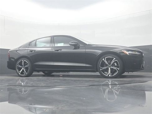 Used 2024 Volvo S60 B5 Plus image 27