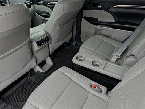 Certified 2016 Toyota Highlander Limited image 14