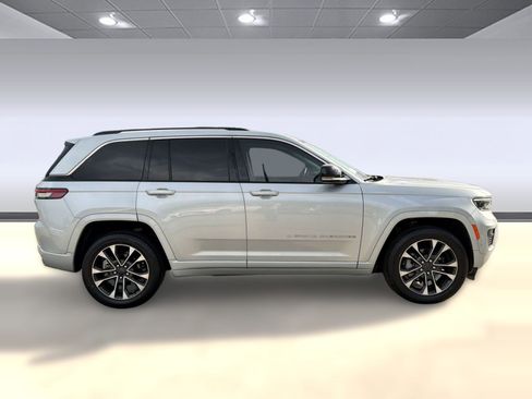 Used 2022 Jeep Grand Cherokee Overland w/ Trailer Tow Prep Group (B) image 8