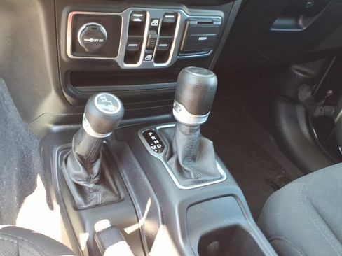 Used 2021 Jeep Wrangler Unlimited Sport AWD/4WD image 18