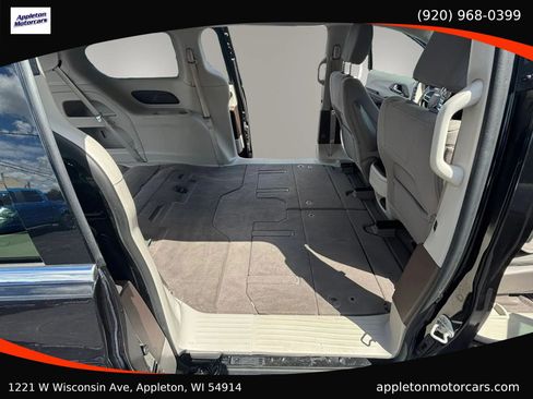 Used 2018 Chrysler Pacifica Touring Plus FWD image 31