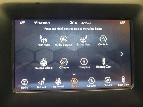 Used 2019 Jeep Cherokee Latitude Plus w/ Comfort/Convenience Group image 25