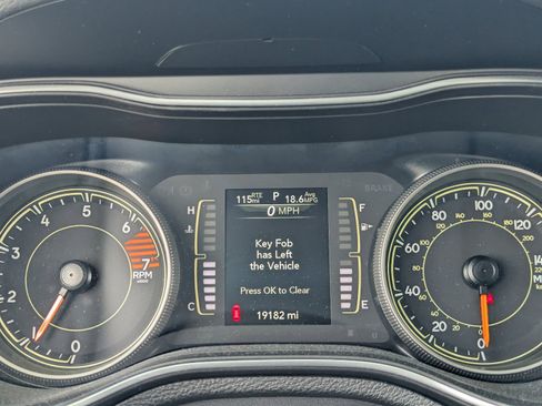 Used 2021 Jeep Cherokee Latitude Plus image 30