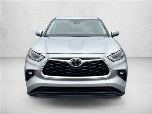 Certified 2024 Toyota Highlander LE image 2