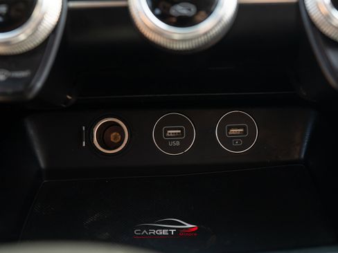 Used 2022 Genesis G70 2.0T image 32