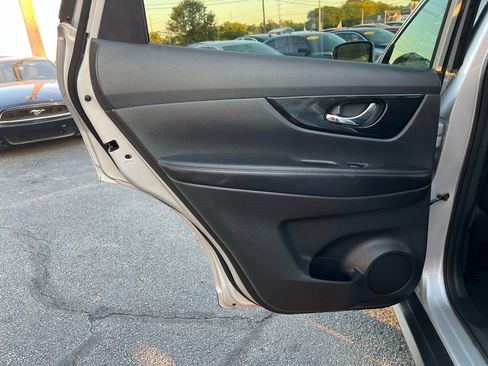 Used 2020 Nissan Rogue SL image 24