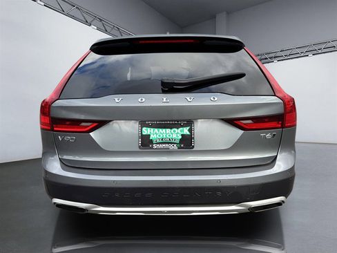 Used 2017 Volvo V90 T6 Cross Country image 6