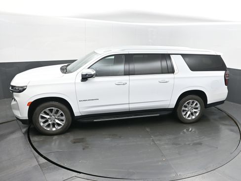 Used 2023 Chevrolet Suburban Premier image 37