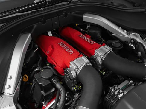Certified 2025 Ferrari Roma Spider RWD image 15