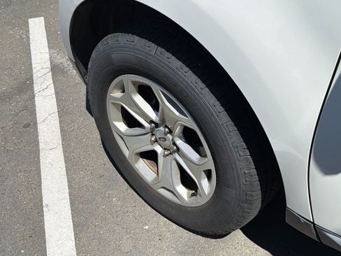Used 2013 Ford Edge SEL FWD image 18
